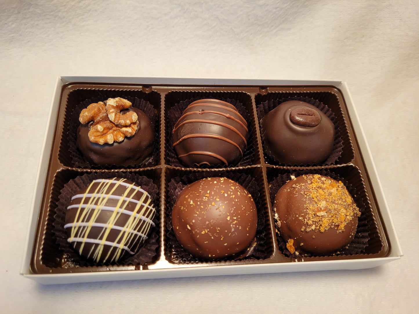 6 Piece gift box of large truffles