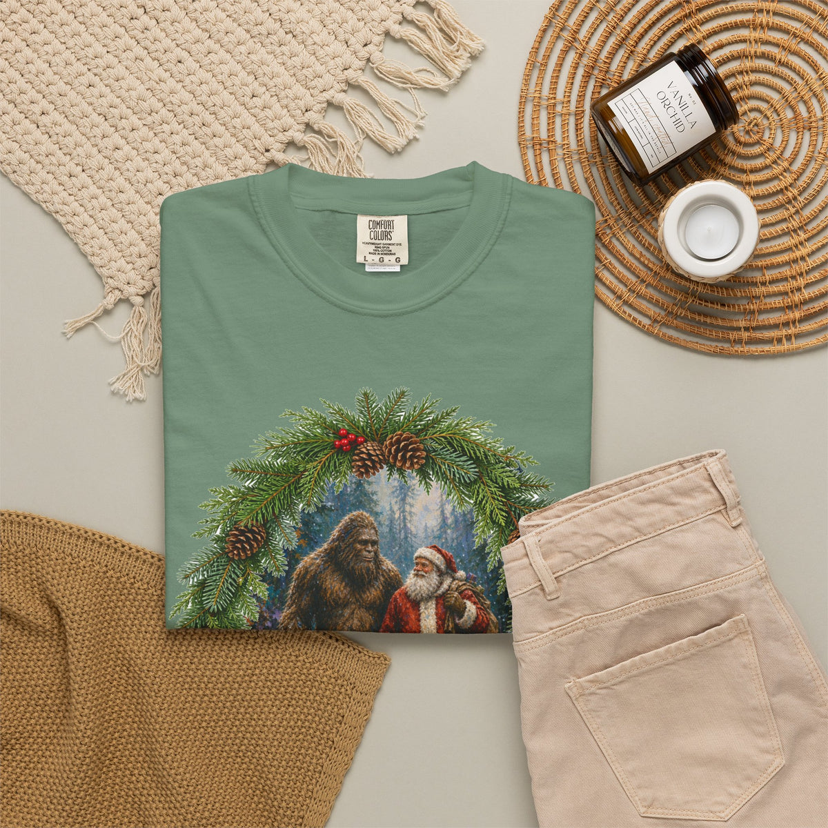 Santa & Sasquatch T-Shirt / Christmas Shirt / Bigfoot Tee