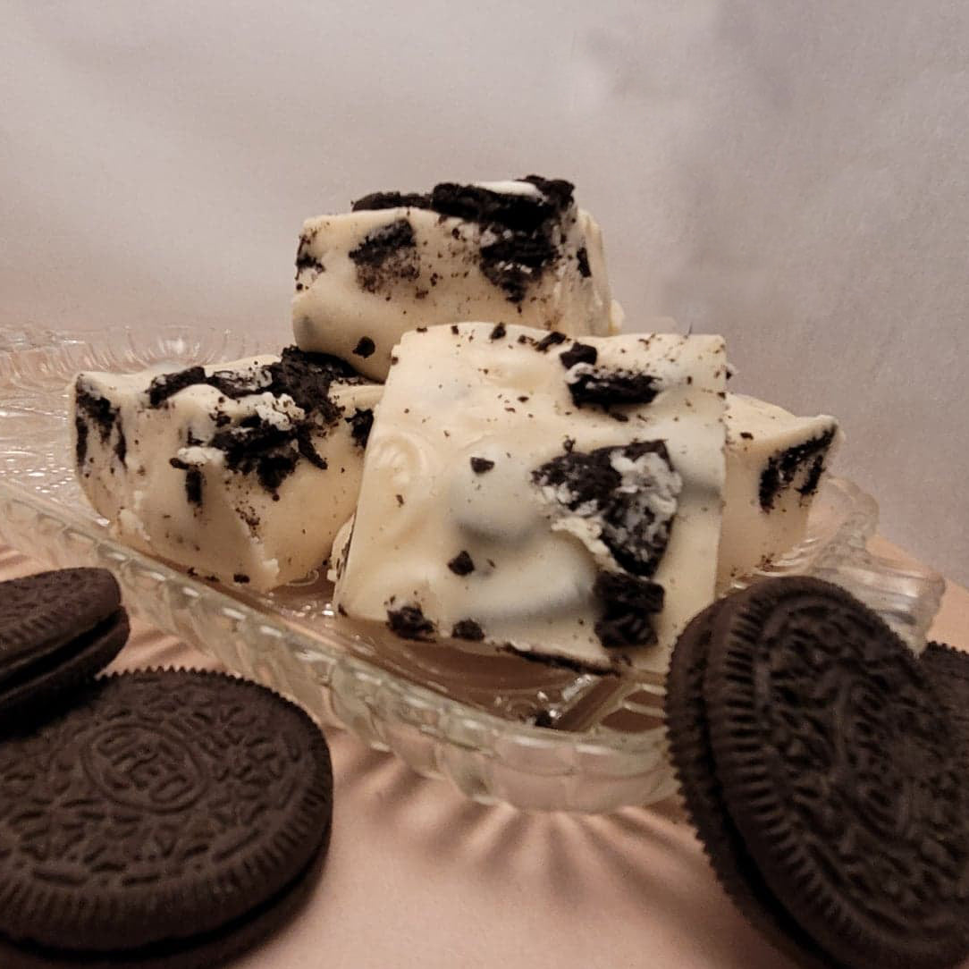 Cookies 'n Cream Fudge - Our rich vanilla fudge loaded with crumbled Oreo cookies!