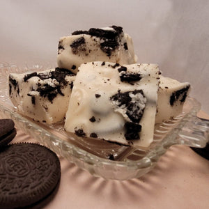 Cookies 'n Cream Fudge - Oour rich vanilla fudge loaded with crumbled Oreo cookies!